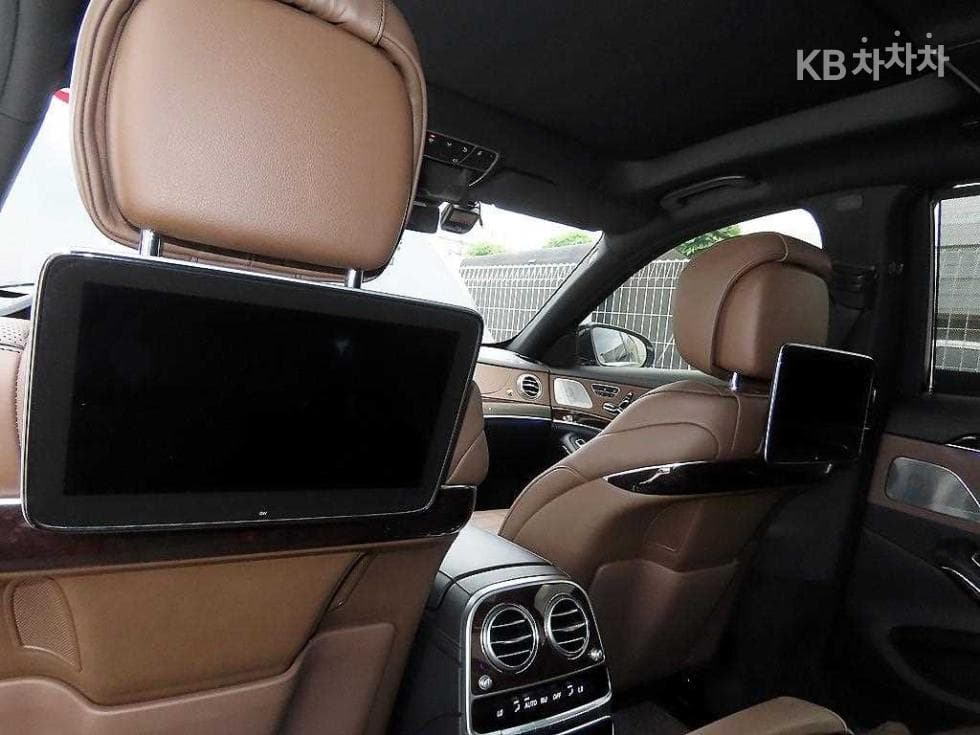 Mercedes-Benz - S-Class | New S560L 4MATIC 15