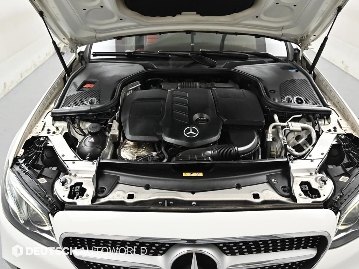 Mercedes-Benz - E-Class | E220 Cabriolet 6