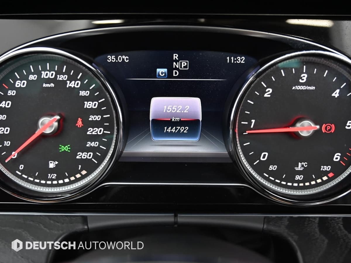 Mercedes-Benz - E-Class | E220 Cabriolet 8