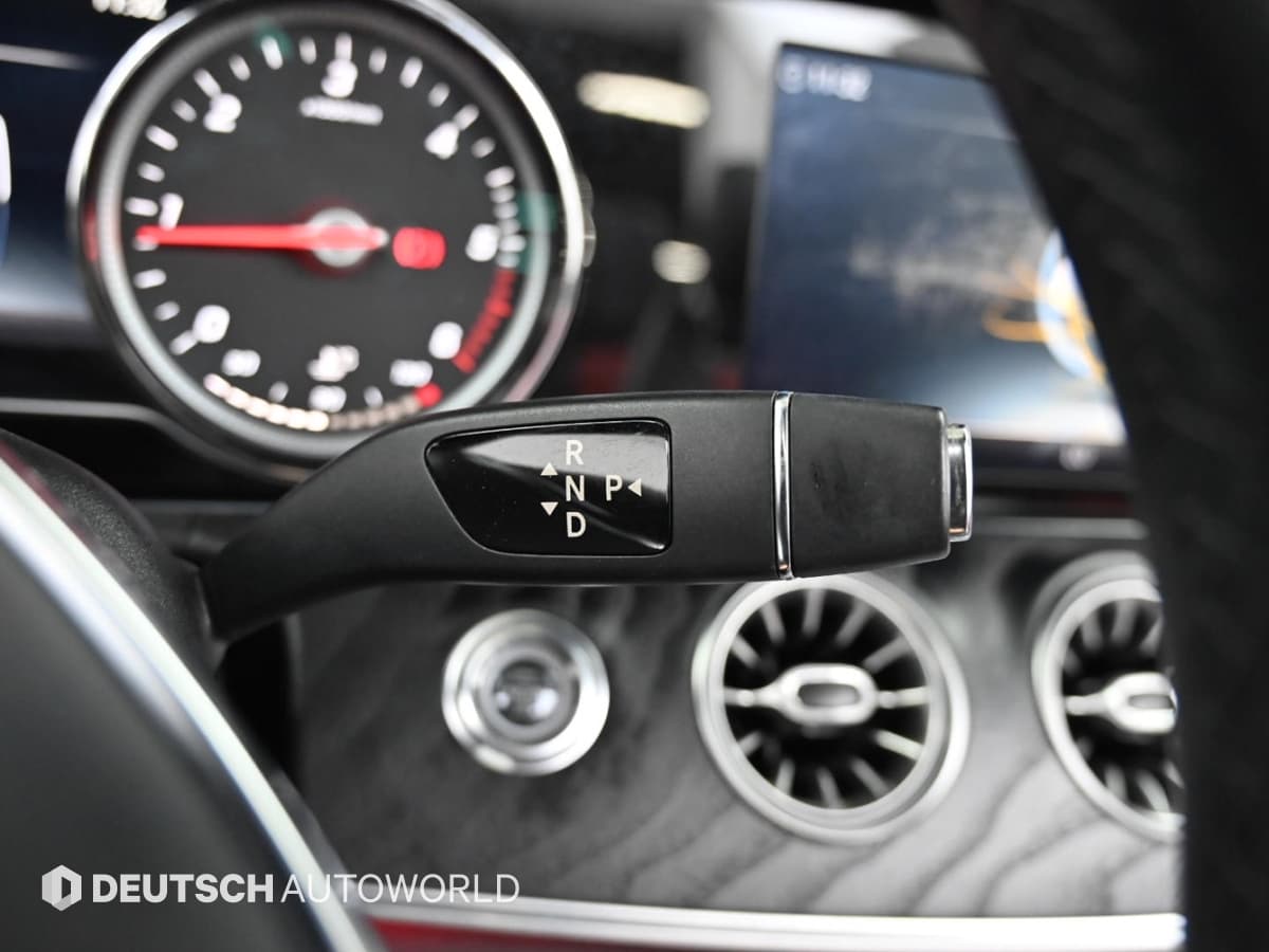 Mercedes-Benz - E-Class | E220 Cabriolet 9