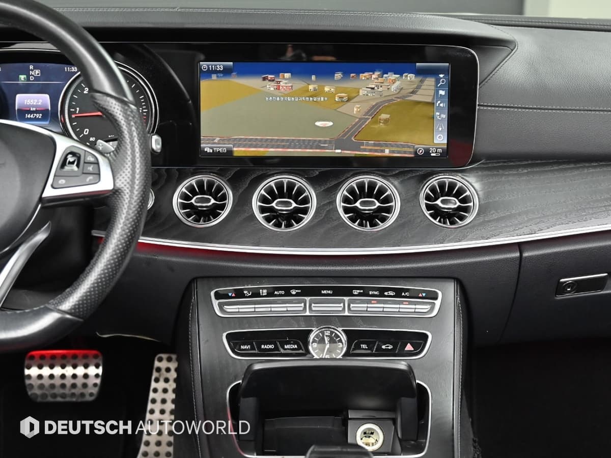 Mercedes-Benz - E-Class | E220 Cabriolet 14