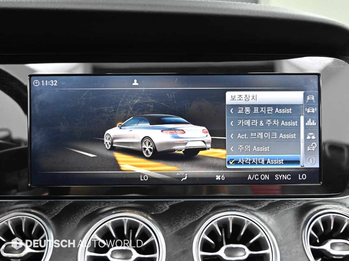 Mercedes-Benz - E-Class | E220 Cabriolet 16