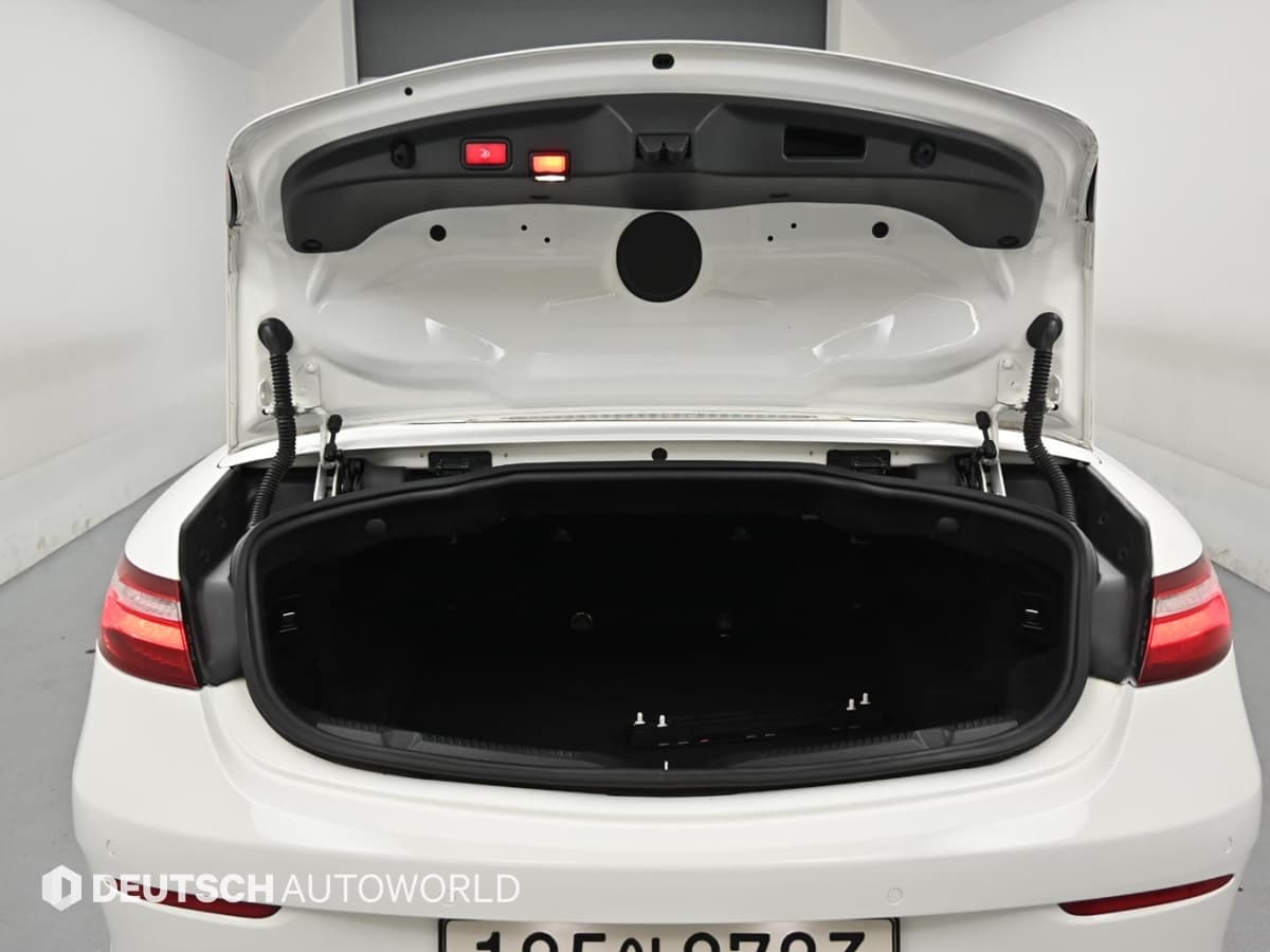 Mercedes-Benz - E-Class | E220 Cabriolet 18