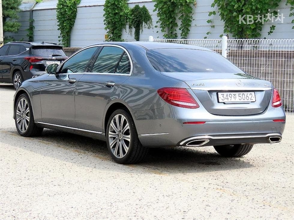 Mercedes-Benz - E-Class | E450 4MATIC EXCLUSIVE 3