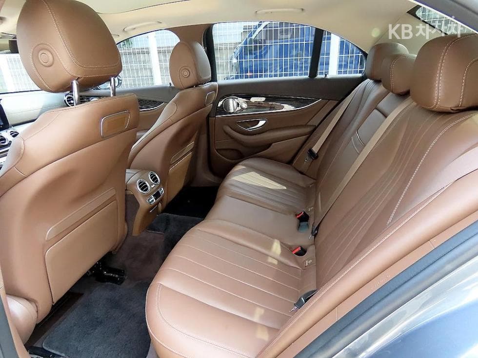 Mercedes-Benz - E-Class | E450 4MATIC EXCLUSIVE 6