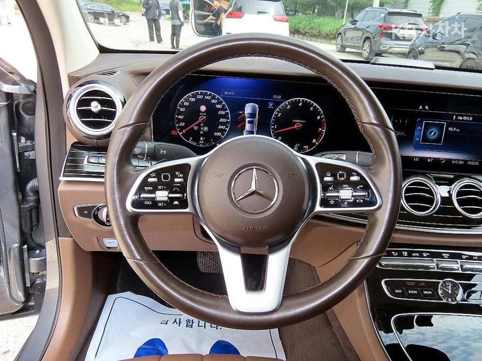 Mercedes-Benz - E-Class | E450 4MATIC EXCLUSIVE 8
