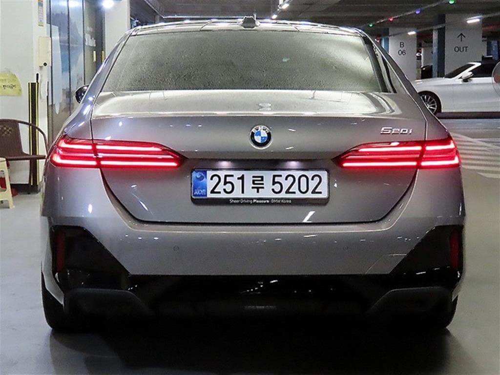 BMW - 5-Series | New 520 Base 5