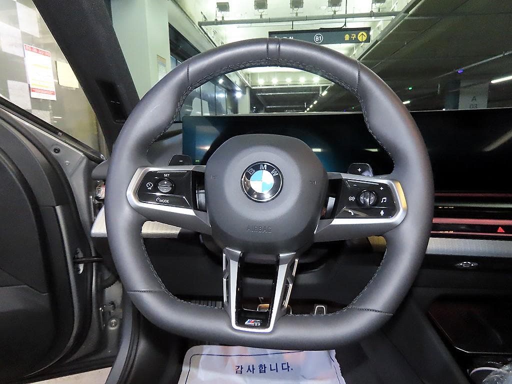 BMW - 5-Series | New 520 Base 8