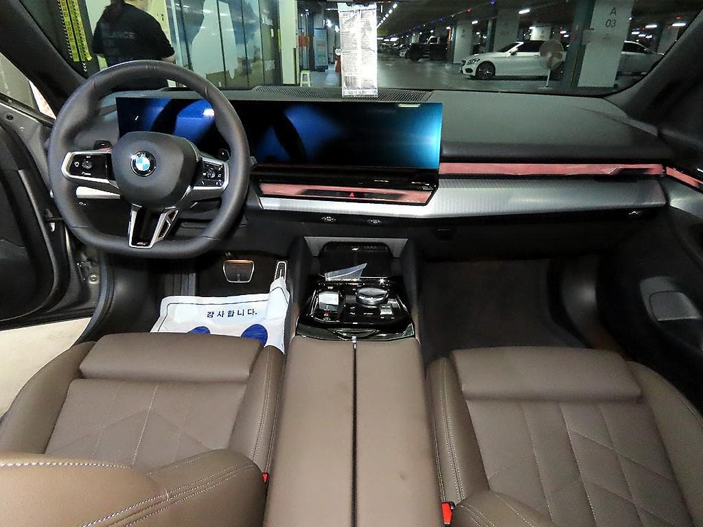 BMW - 5-Series | New 520 Base 10