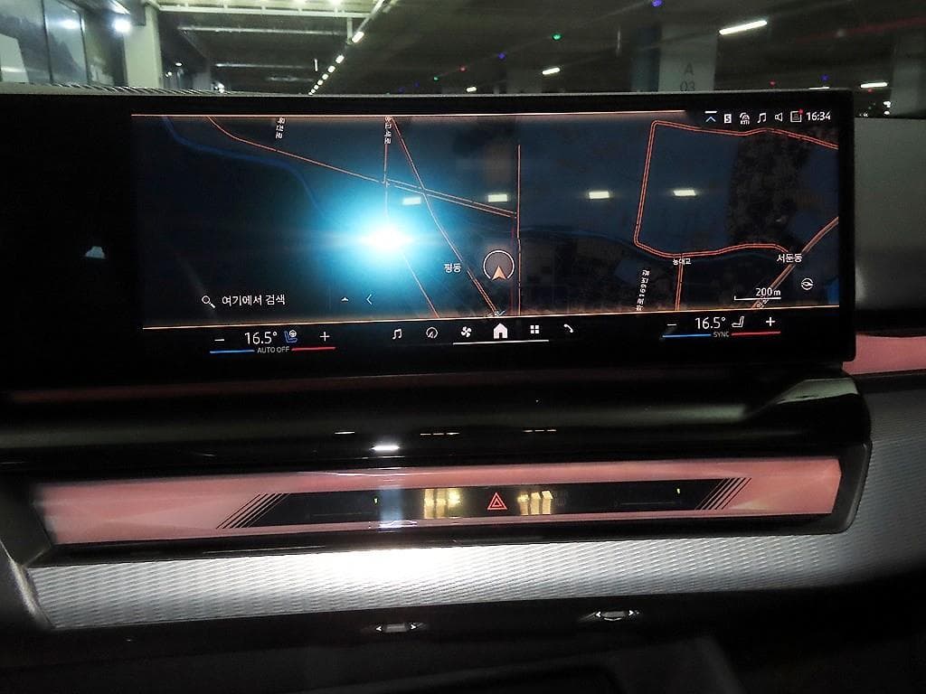 BMW - 5-Series | New 520 Base 11