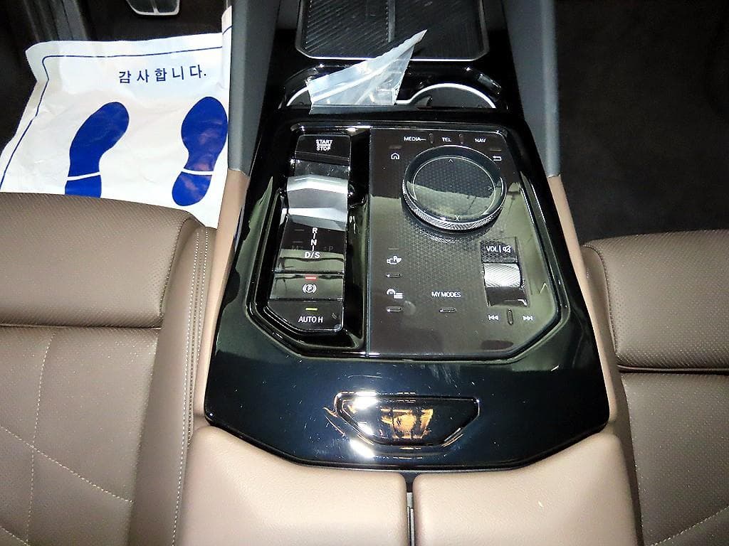BMW - 5-Series | New 520 Base 12