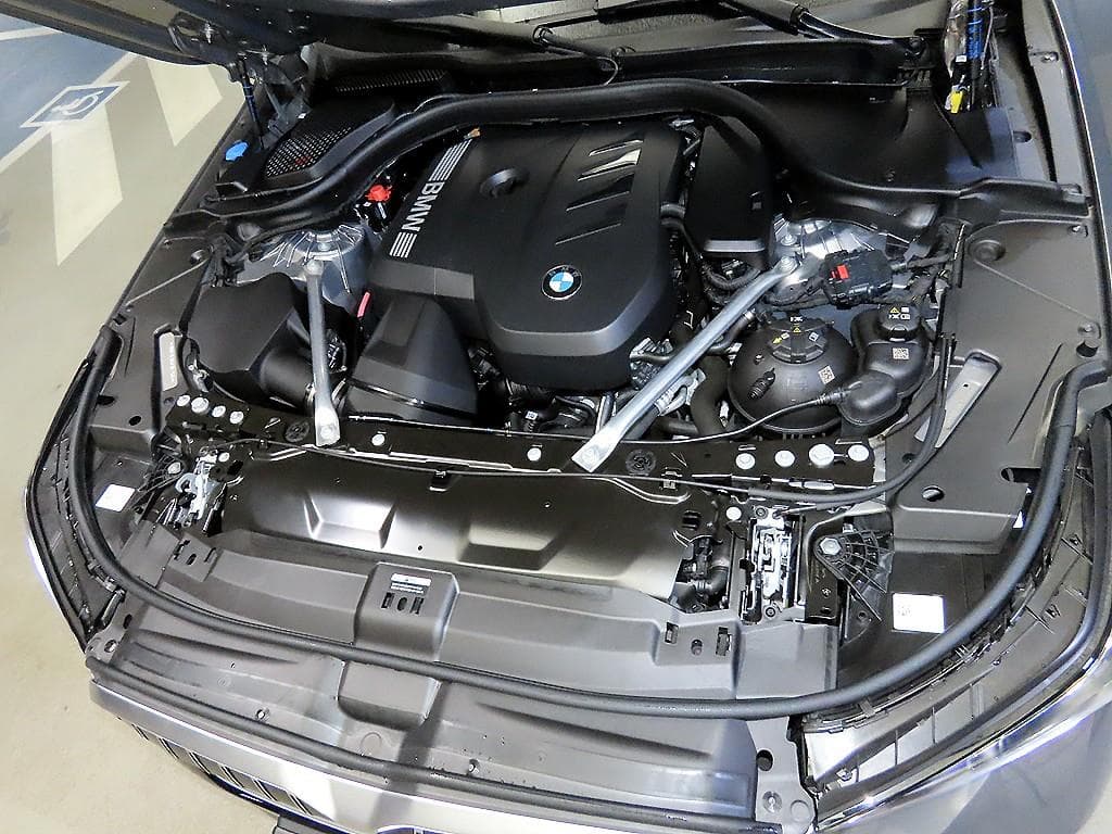 BMW - 5-Series | New 520 Base 19