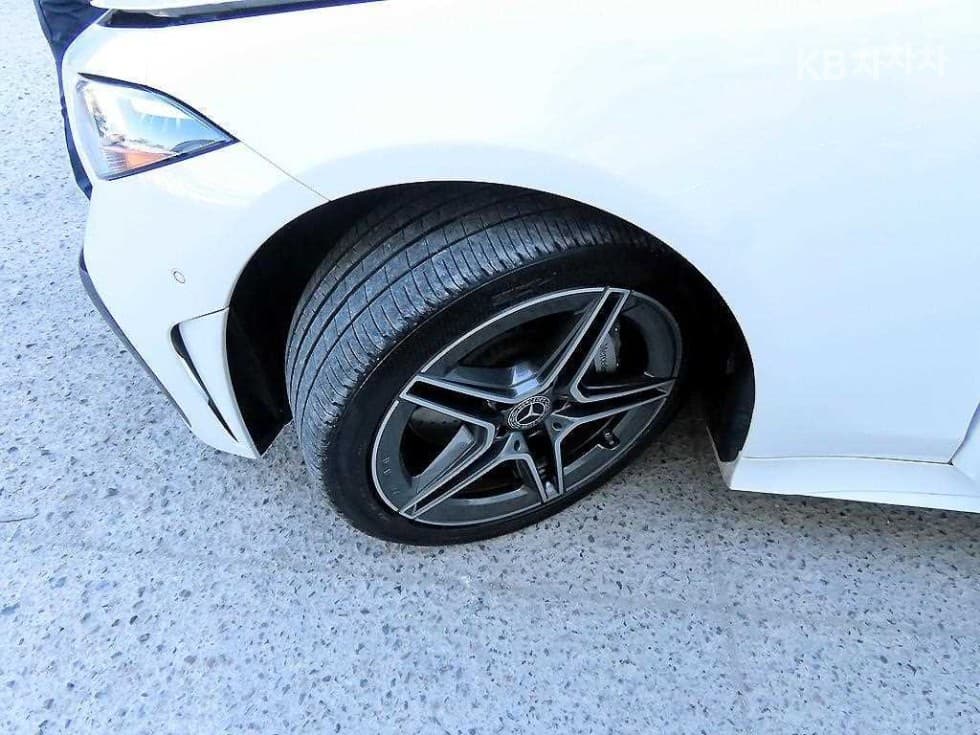 Mercedes-Benz - CLS-Class | 300 4MITIC Base 19