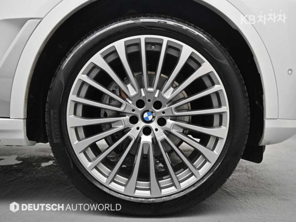 BMW - X7 | xDrive 40 ThePure 6Seater 5