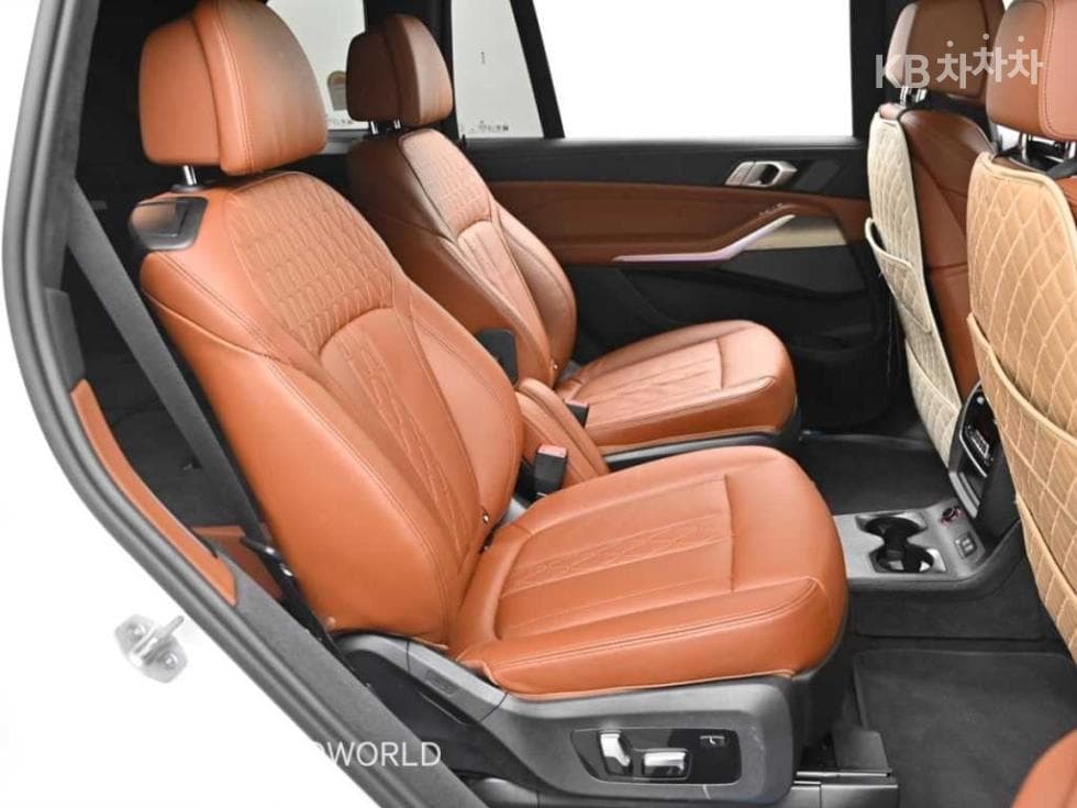 BMW - X7 | xDrive 40 ThePure 6Seater 12