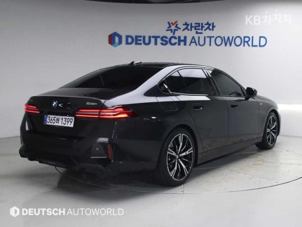 BMW - 5-Series | New 530 xDrive M Sport 2