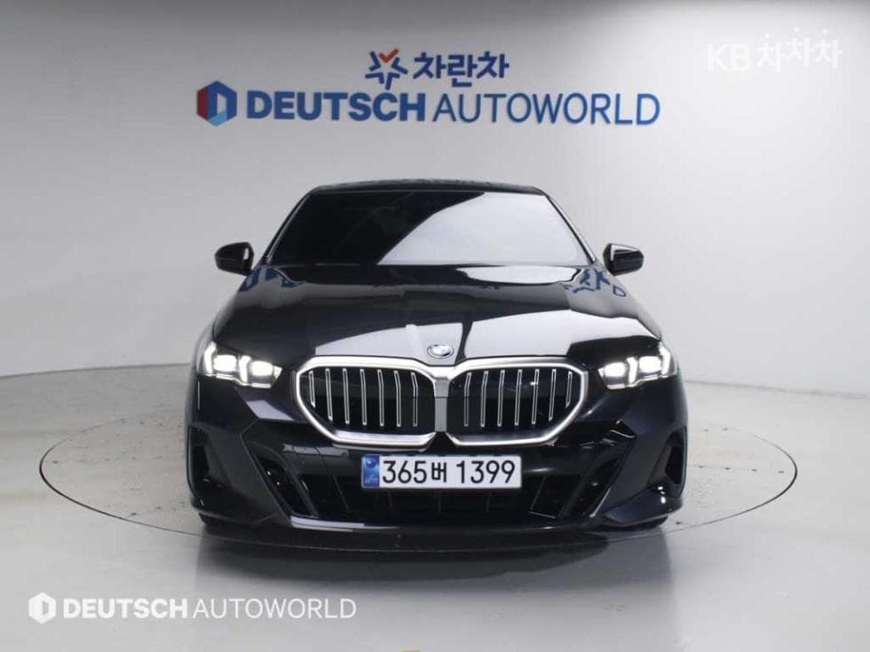 BMW - 5-Series | New 530 xDrive M Sport 3