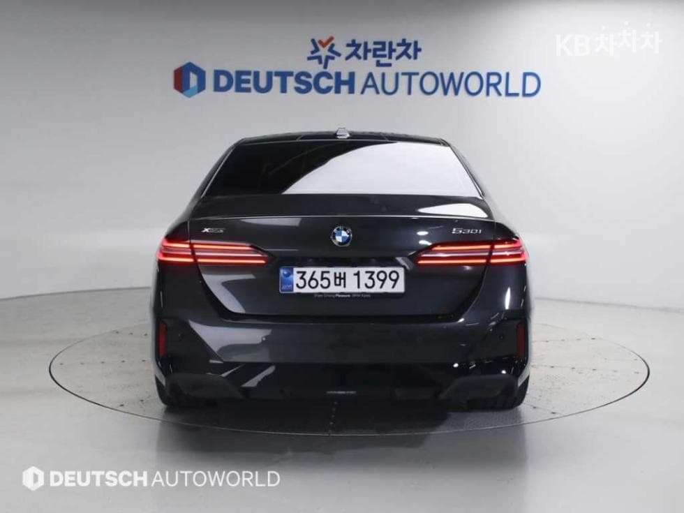 BMW - 5-Series | New 530 xDrive M Sport 4