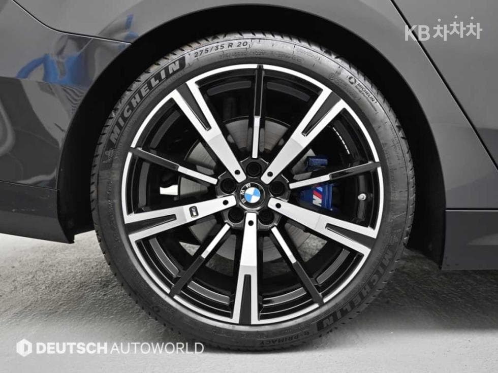 BMW - 5-Series | New 530 xDrive M Sport 5