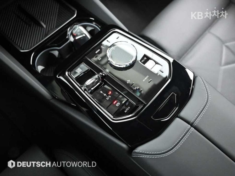 BMW - 5-Series | New 530 xDrive M Sport 9