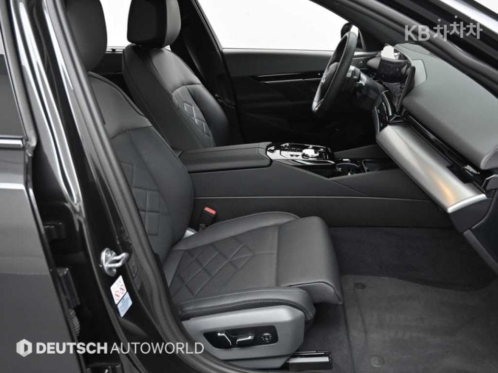 BMW - 5-Series | New 530 xDrive M Sport 10