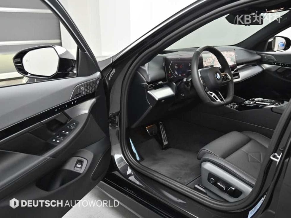 BMW - 5-Series | New 530 xDrive M Sport 11