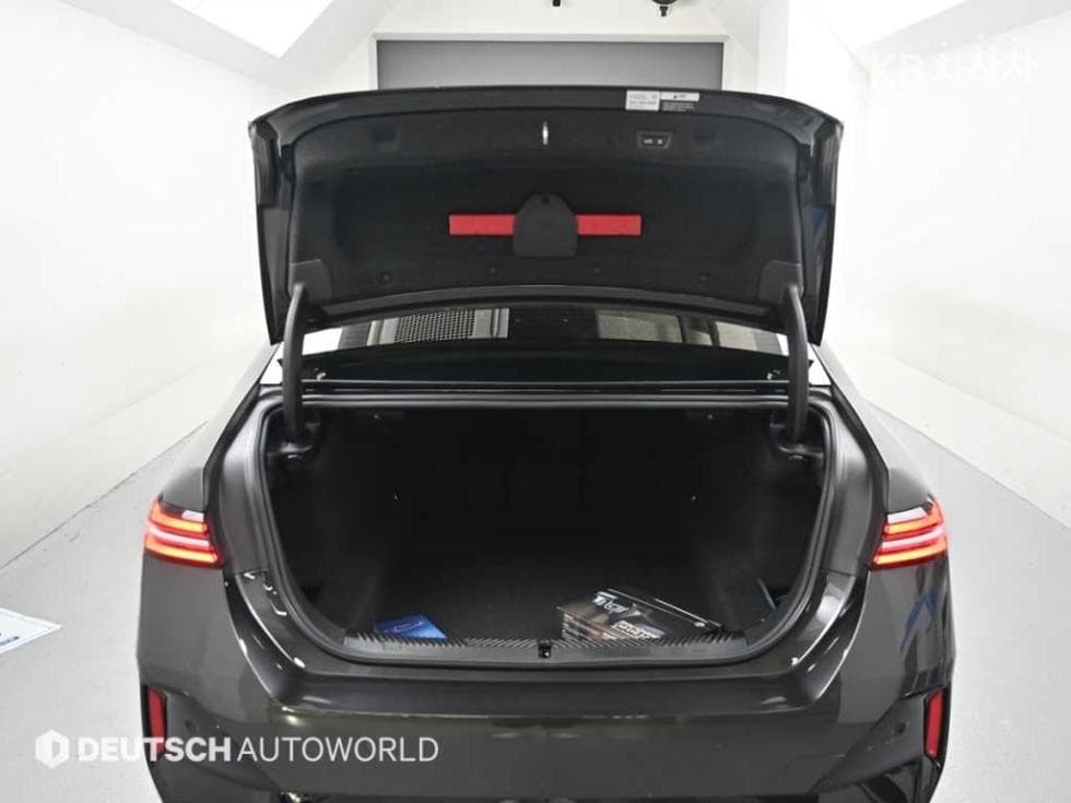 BMW - 5-Series | New 530 xDrive M Sport 19
