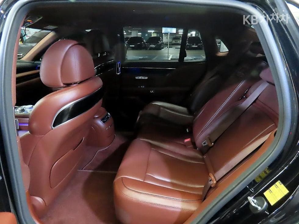 Genesis - G90 | 3.5T AWD Base 7
