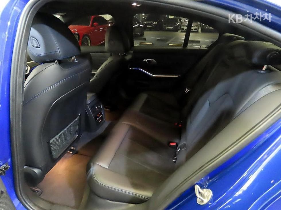 بي إم دبليو - 3-Series | 320 M Sport 7