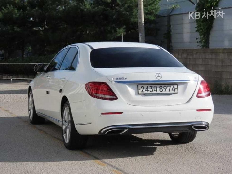 مرسيدس - E-Class | E220 4MATIC Exclusive 3