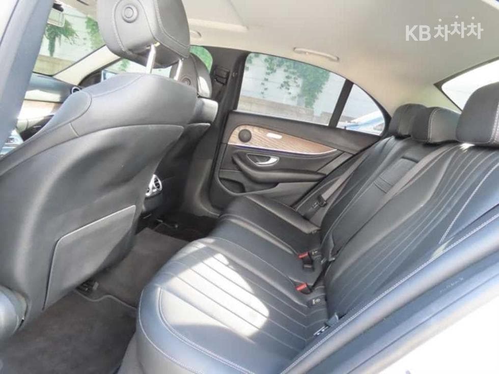 مرسيدس - E-Class | E220 4MATIC Exclusive 7