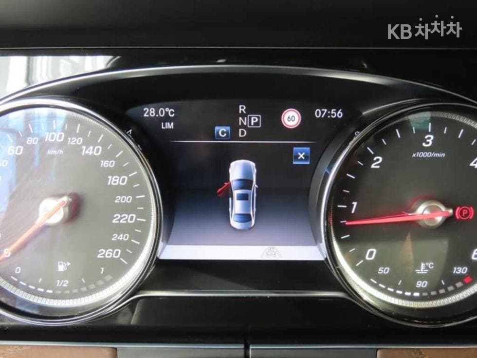 مرسيدس - E-Class | E220 4MATIC Exclusive 11