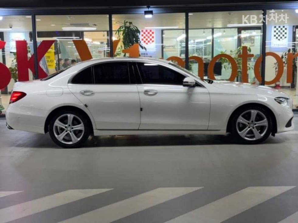 مرسيدس - E-Class | E220 Exclusive 3