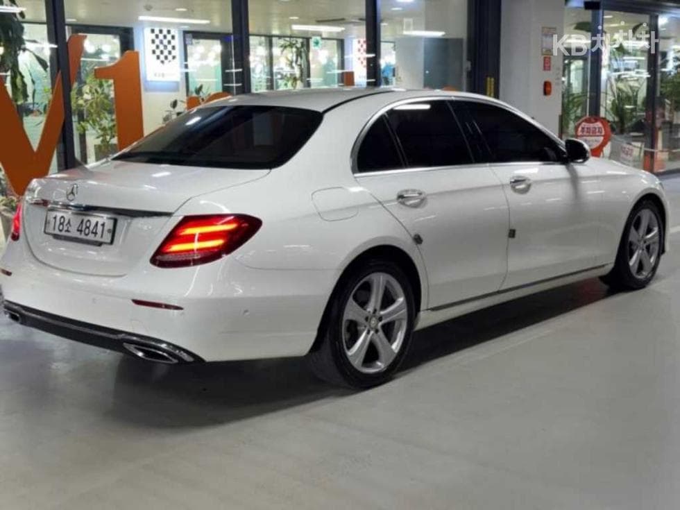 مرسيدس - E-Class | E220 Exclusive 4