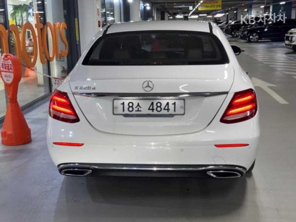 مرسيدس - E-Class | E220 Exclusive 5