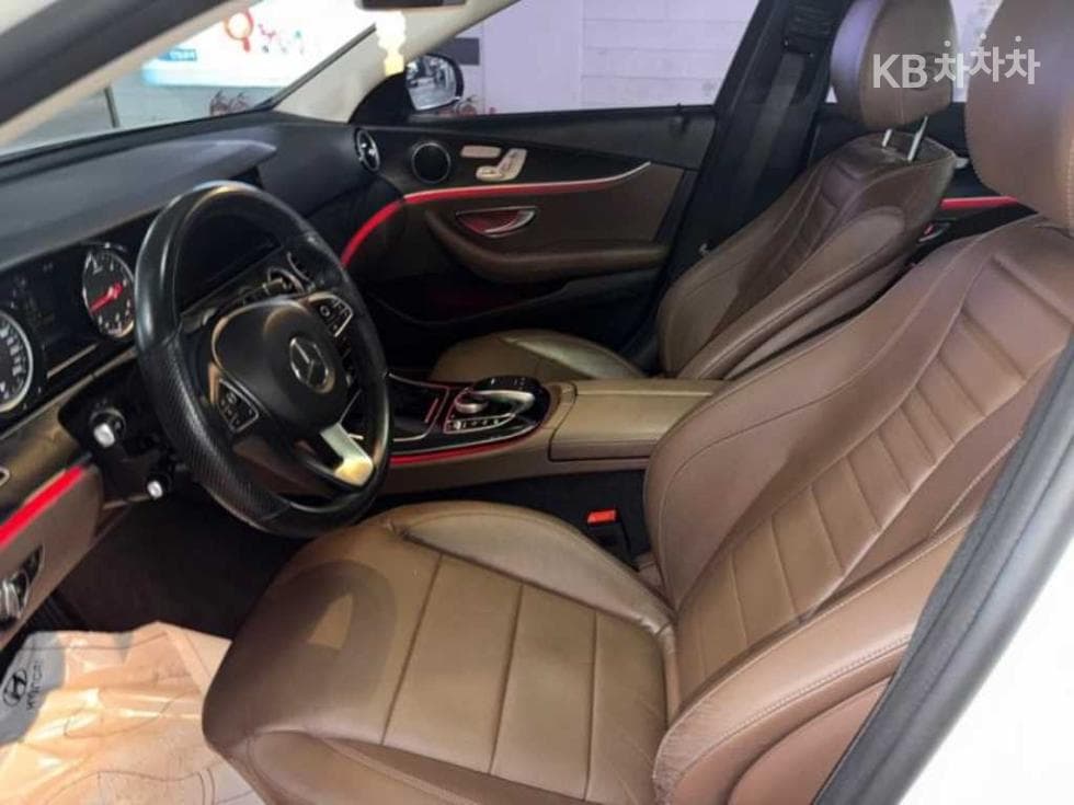 مرسيدس - E-Class | E220 Exclusive 6