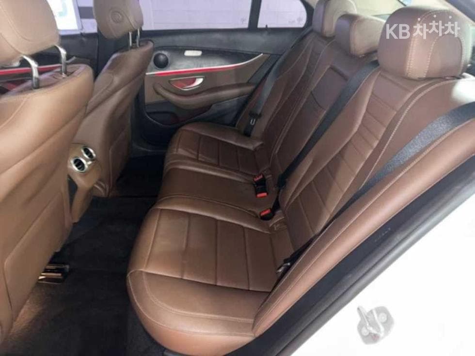 مرسيدس - E-Class | E220 Exclusive 7