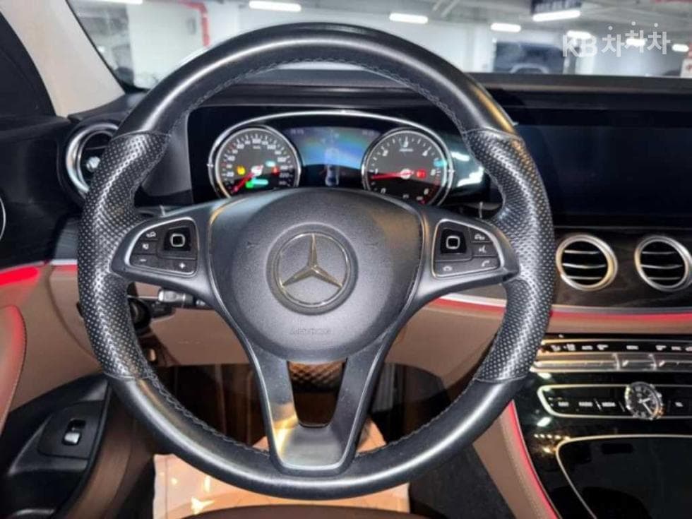 مرسيدس - E-Class | E220 Exclusive 8
