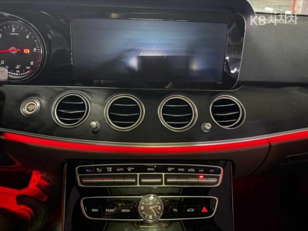 مرسيدس - E-Class | E220 Exclusive 10