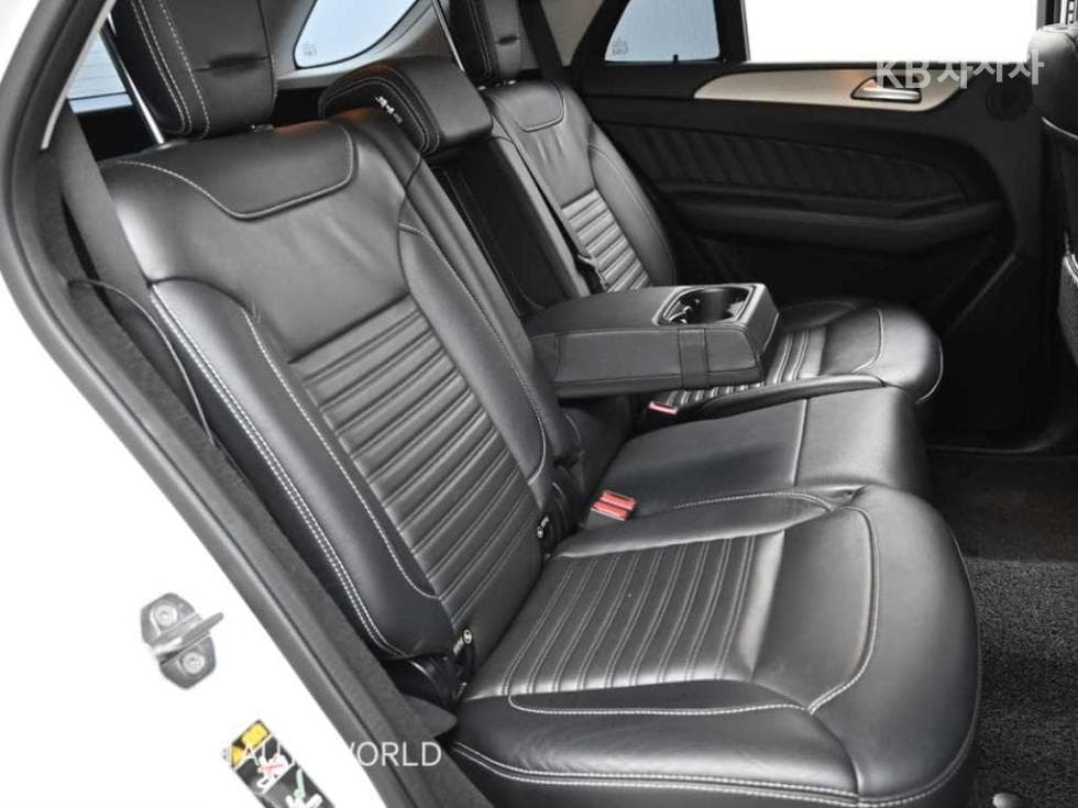 Mercedes-Benz - GLE-Class | 350 4Matic Base 12
