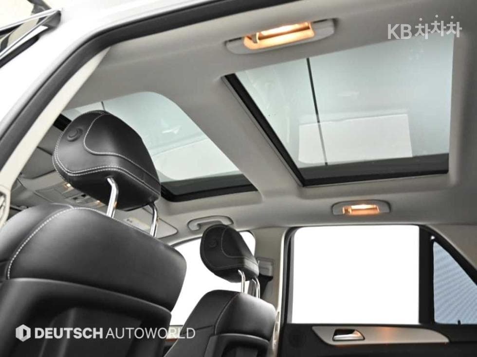 Mercedes-Benz - GLE-Class | 350 4Matic Base 18