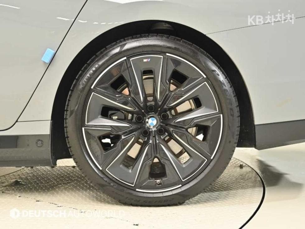BMW - 7-Series | 750 xDrive M Sport Executive 5