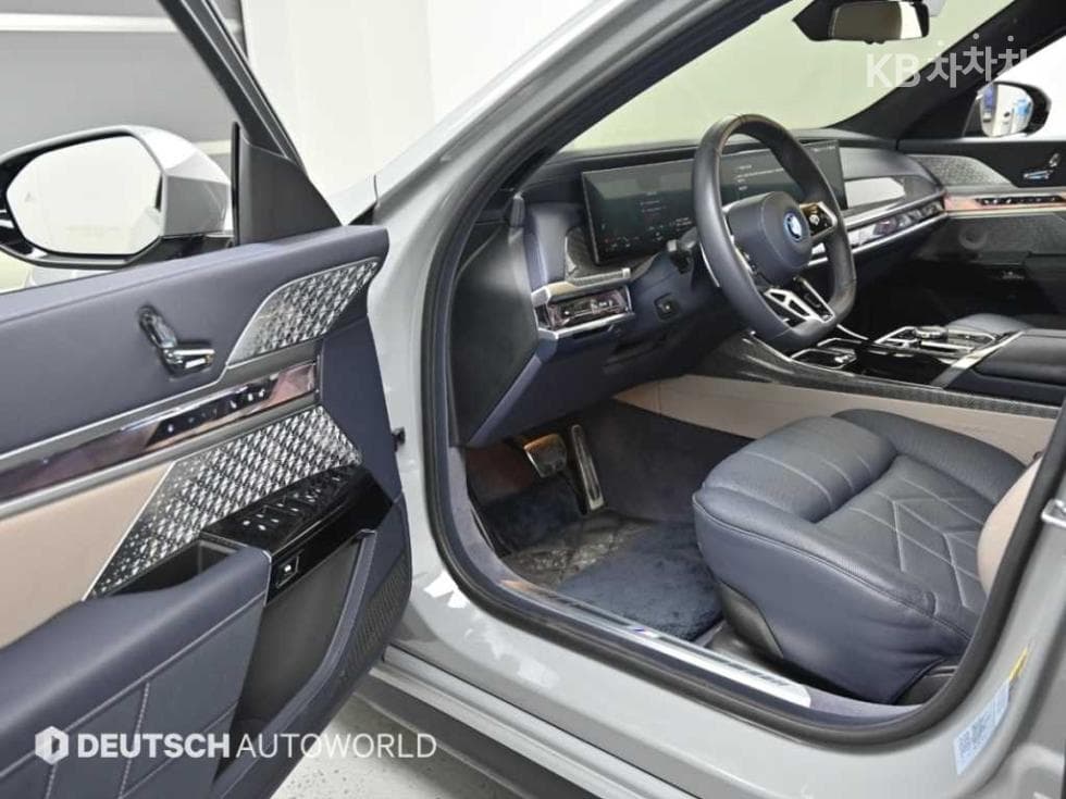 BMW - 7-Series | 750 xDrive M Sport Executive 11
