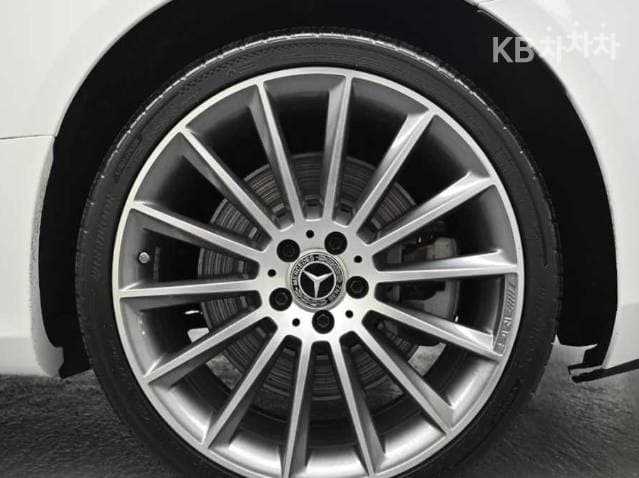 Mercedes-Benz - E-Class | E450 4MATIC Carbriolet Base 19
