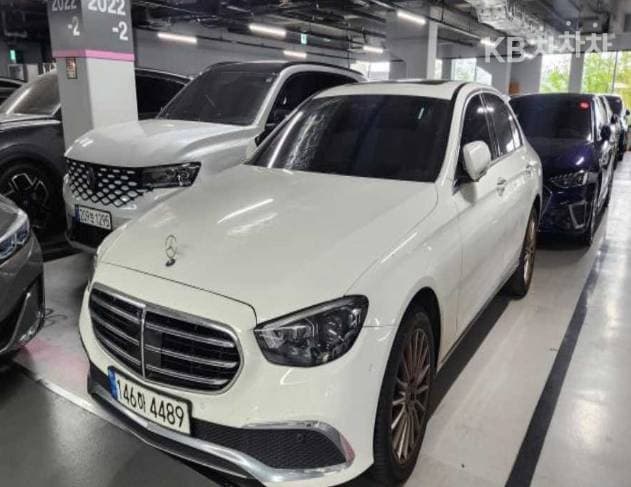 Mercedes-Benz - E-Class | E220 4MATIC Exclusive 3