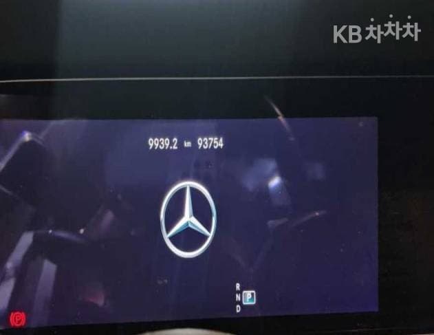 Mercedes-Benz - E-Class | E220 4MATIC Exclusive 7
