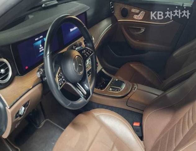 Mercedes-Benz - E-Class | E220 4MATIC Exclusive 5