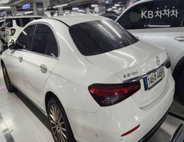 Mercedes-Benz - E-Class | E220 4MATIC Exclusive 4