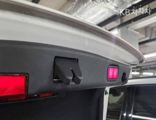 Mercedes-Benz - E-Class | E220 4MATIC Exclusive 8