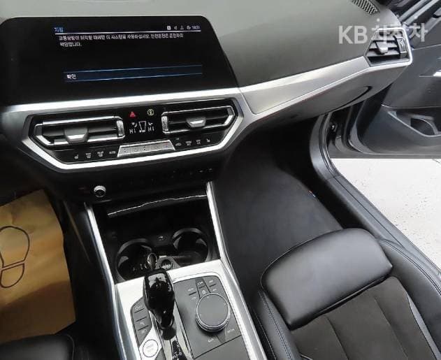 BMW - 3-Series | 320 M Sport 10